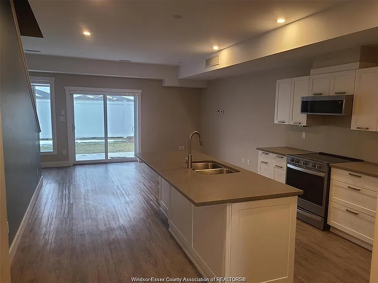 550 Sandison St #23 — Photo 7