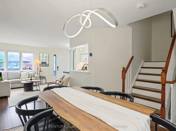 1241 Parkwest Pl #5, Mississauga, ON L5E 3J3