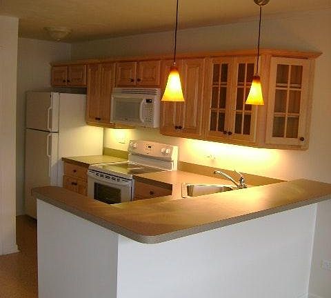 breakfast bar off kitchen