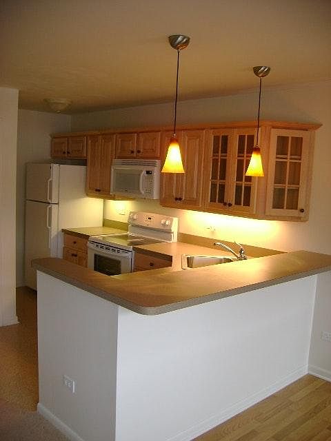 breakfast bar & Kitchen