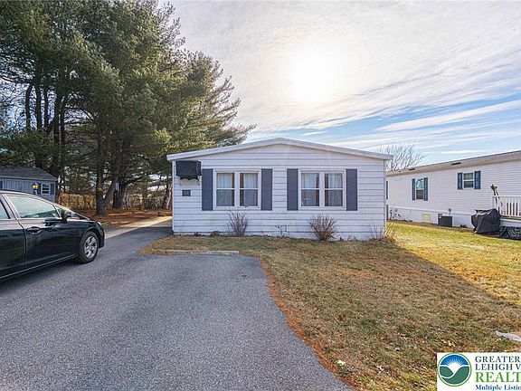 3rd image of 52 W Zimmer Dr