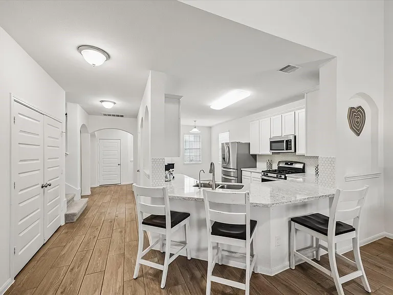 1189 Bluebonnet Trl — Photo 9