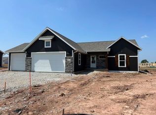 N9247 Laura St, Appleton, WI 54915