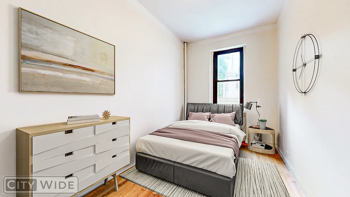Photo 2 of 9 - 54 W 106th St #1A - Manhattan, NY Building Photo - 54 W 106th St #1A