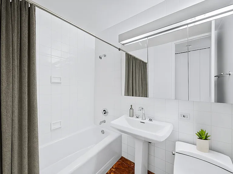 525 E 72nd St #24A — Photo 7
