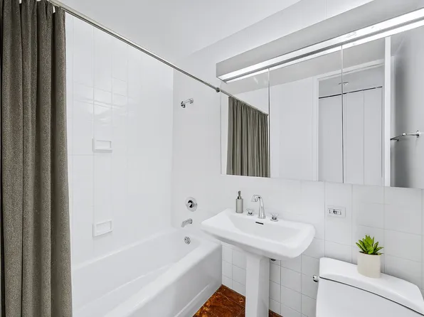 525 East 72nd Street image 6 of 17