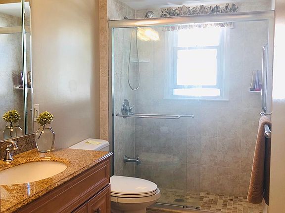 5th image of 371 Doane Ave #2