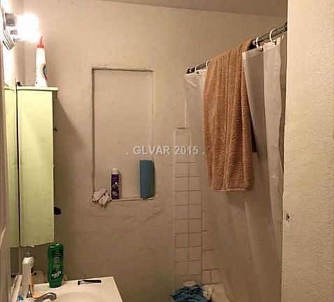 5th image of 2215 Poplar Ave
