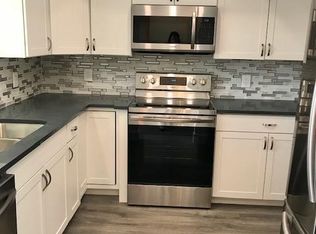 200 Valley Stream Dr #8B, Naples, FL 34113