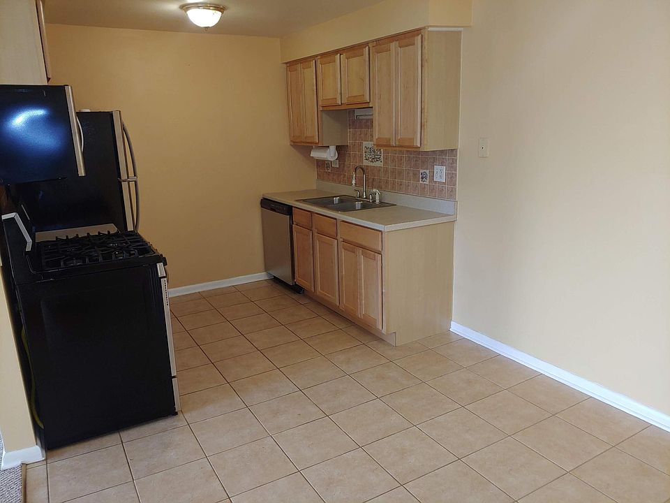 1st image of 8802 Briar Ct Unit 3D