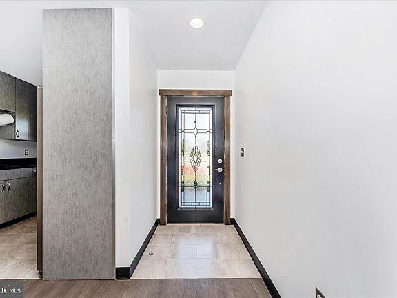 3rd image of 11803 Dorchester Ct