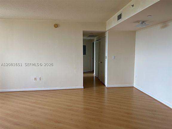 4th image of 19501 W Country Club #611