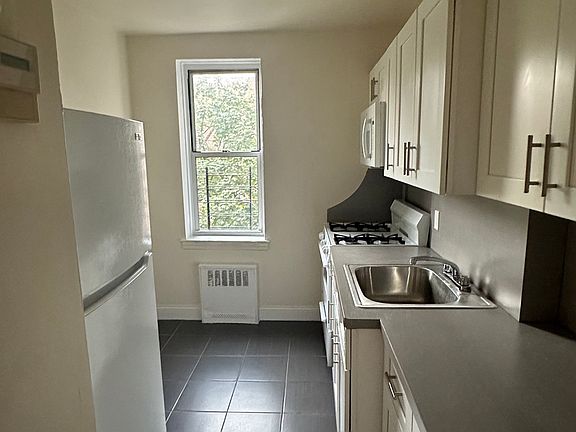 3rd image of 143-30 Barclay Ave #5B