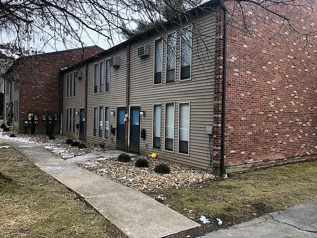 2nd image of 220 E Water St