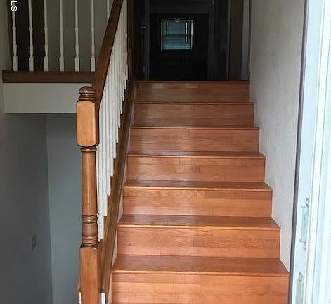4th image of 2108 Red Oak Dr #B