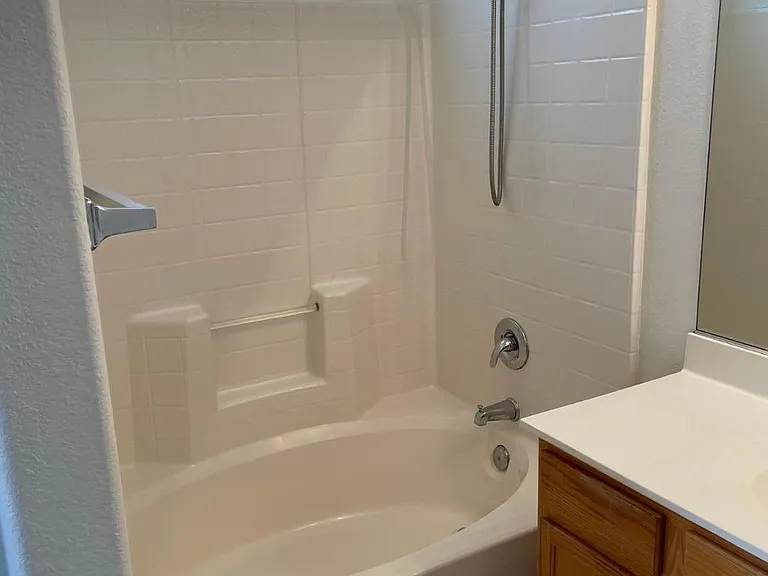 6831 S 33rd Dr — Photo 15