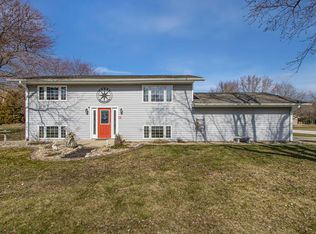 555 E Kenneth Dr, La Porte, IN 46350