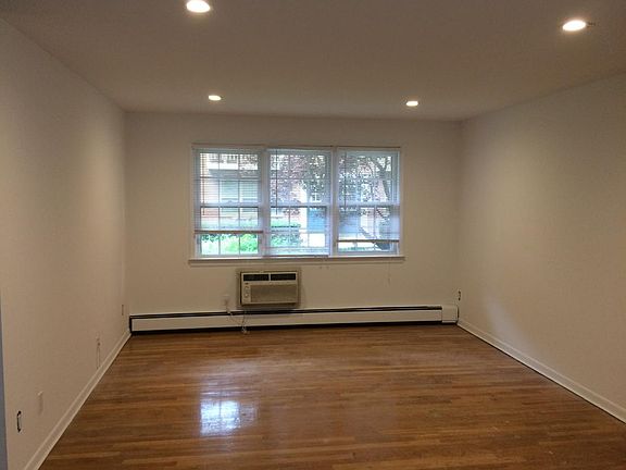 5th image of 100 Manhasset Ave APT 2A