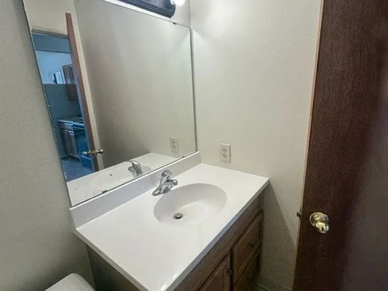 1302 Crowley Ave — Photo 7