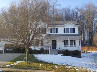 729 Little Creek Ln, Cranberry Township, PA 16066