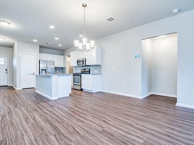 448 Dubina Ave — Photo 9