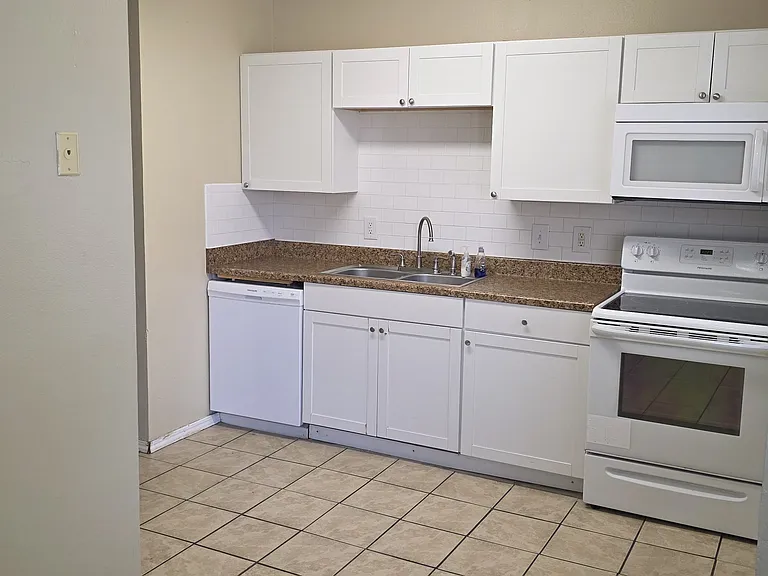 3004 Winnipeg St — Photo 2