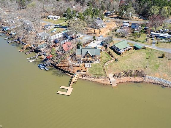 5th image of 423 N Shore Dr