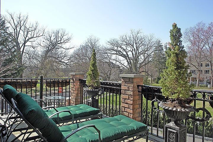 The terrace is ideal to satisfy a desire to enjoy the tranquil surroundings 