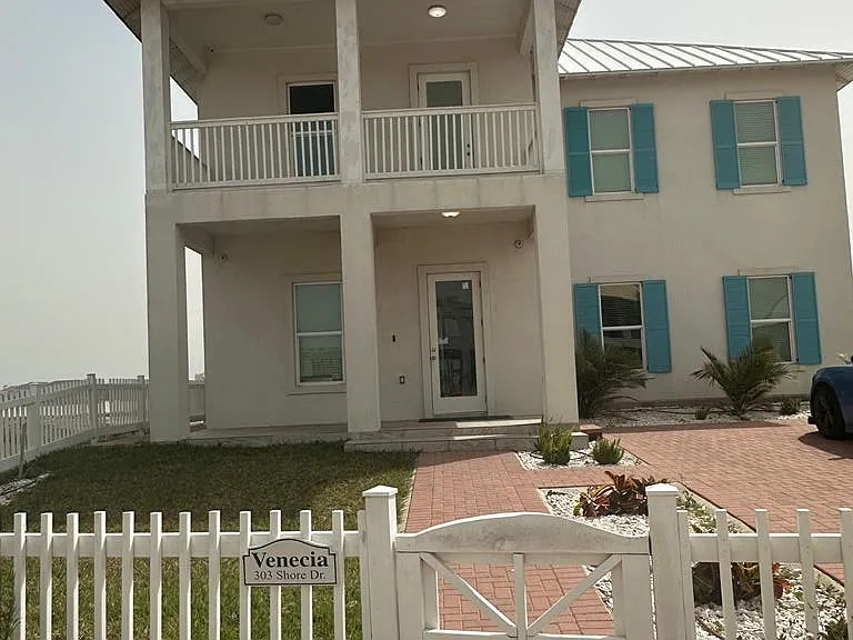 303 Shore Dr #2 — Photo 1
