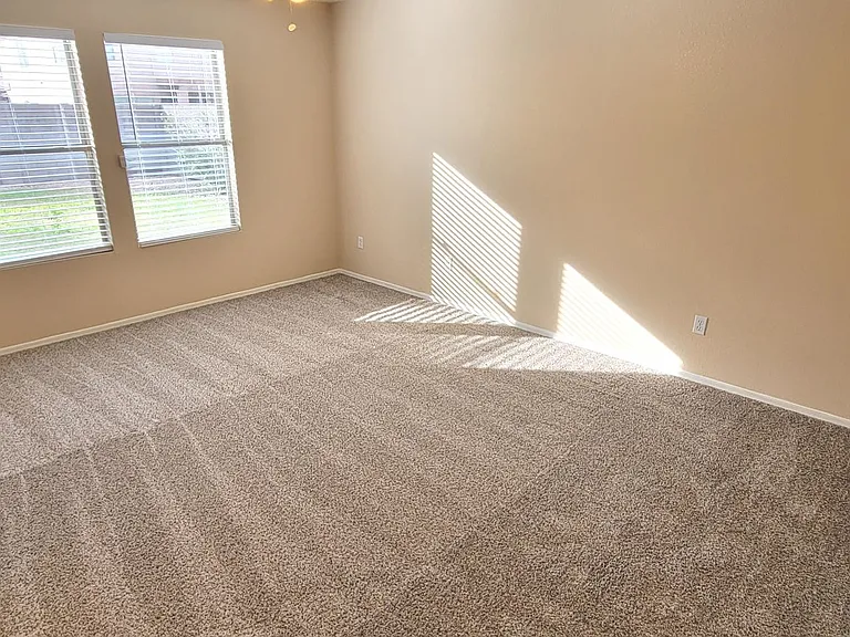 435 W Fabens Ln — Photo 14