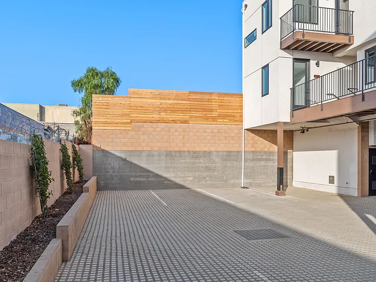 131 National City Blvd #201 — Photo 35