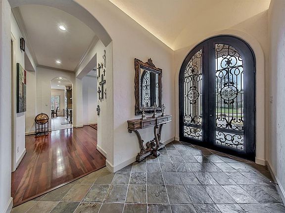 4th image of 15717 Sierra Dr