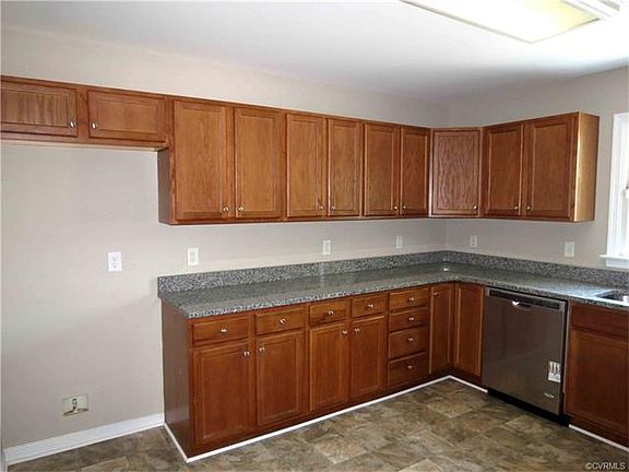 4th image of 1703 Moore St