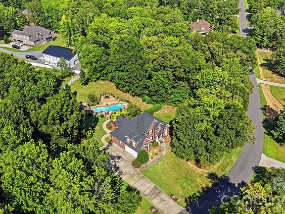 3rd image of 5817 Newell Dr
