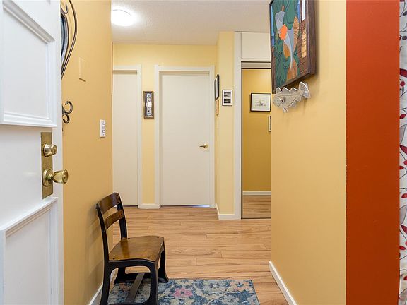 4th image of 1035 Southgate St #203