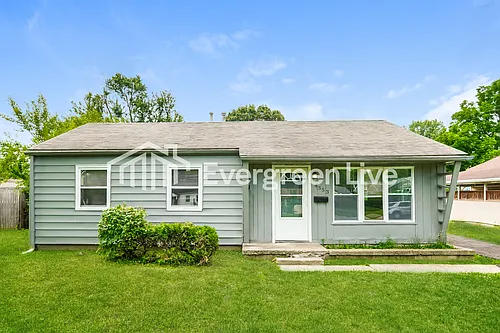 4553 Errington Rd Photo 1