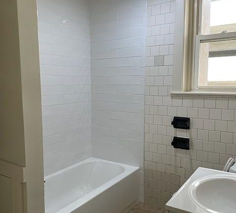4th image of 1004 N Madison St APT 5