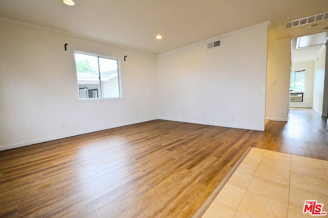 2 bed, 1.5 bath, 1117 sqft, $4,000 — Photo 4