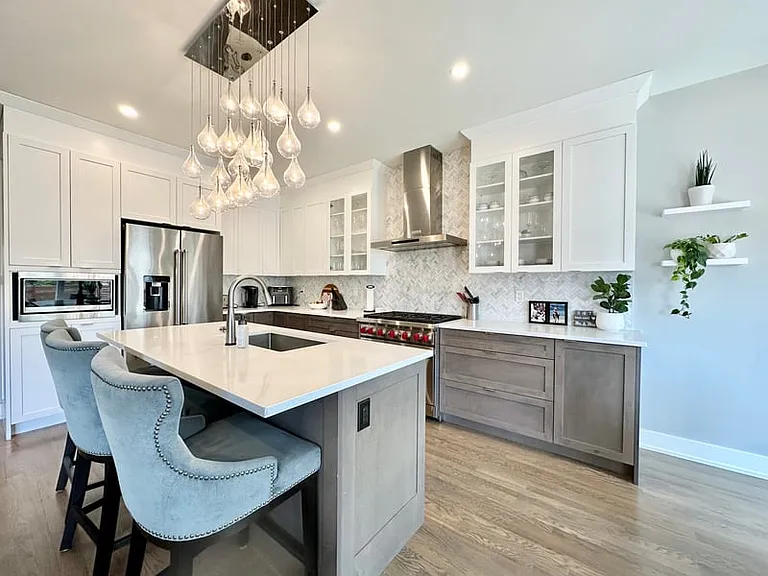 264 W Ridge Dr — Photo 3