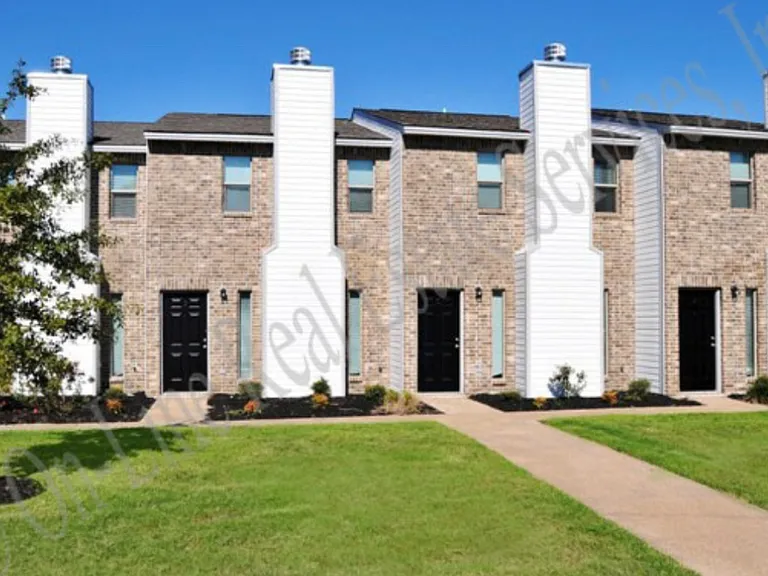 701 Navarro Dr #B — Photo 1