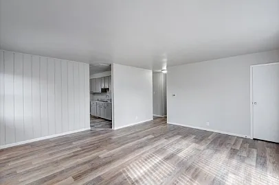 4 bed, 1.0 bath, 1192 sqft, $1,600 — Photo 2