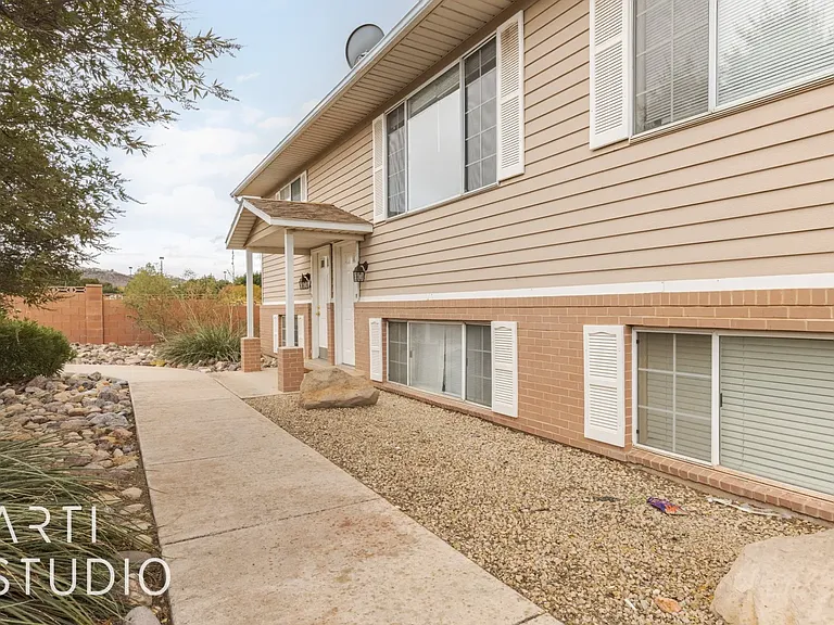 455 S 1100 St E #14 — Photo 17