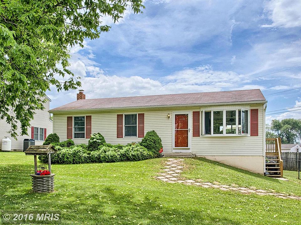 11116 Nursery Rd in Halfway!