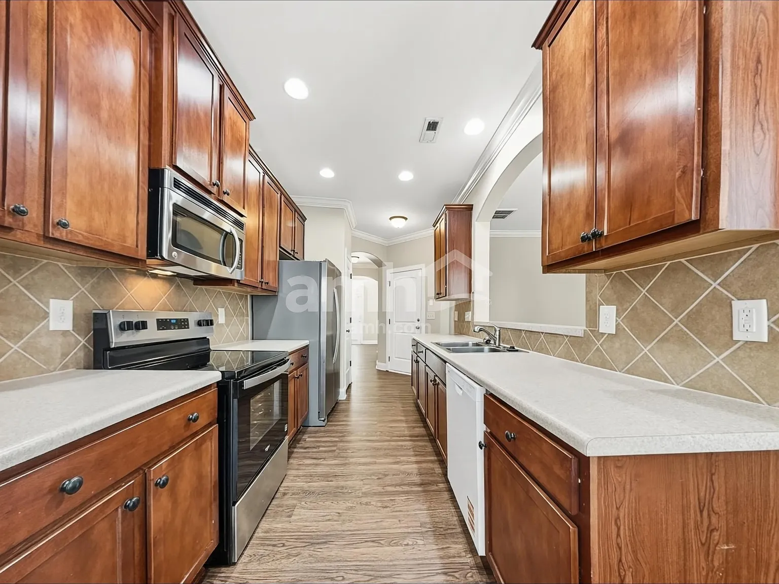 3 bed, 2.5 bath, 1920 sqft, $2,115 — Photo 3