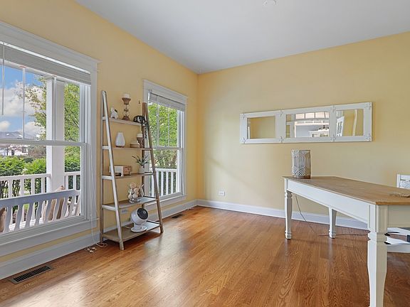 4th image of 834 Citizen Ave