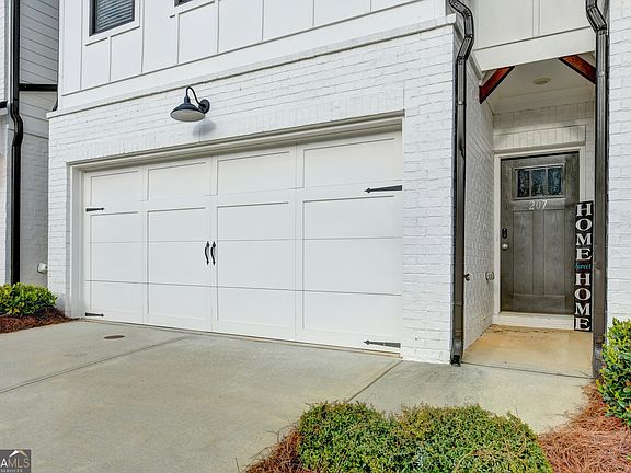 3rd image of 207 N Auburn Landing Pl