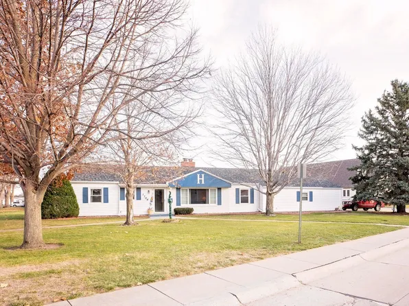 1104 Sherman St, Holdrege, NE 68949