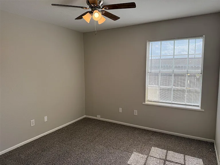 13902 Buckingham Dr #B — Photo 7