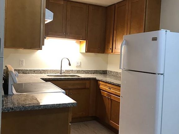3rd image of 649 Blythe Ct APT 1