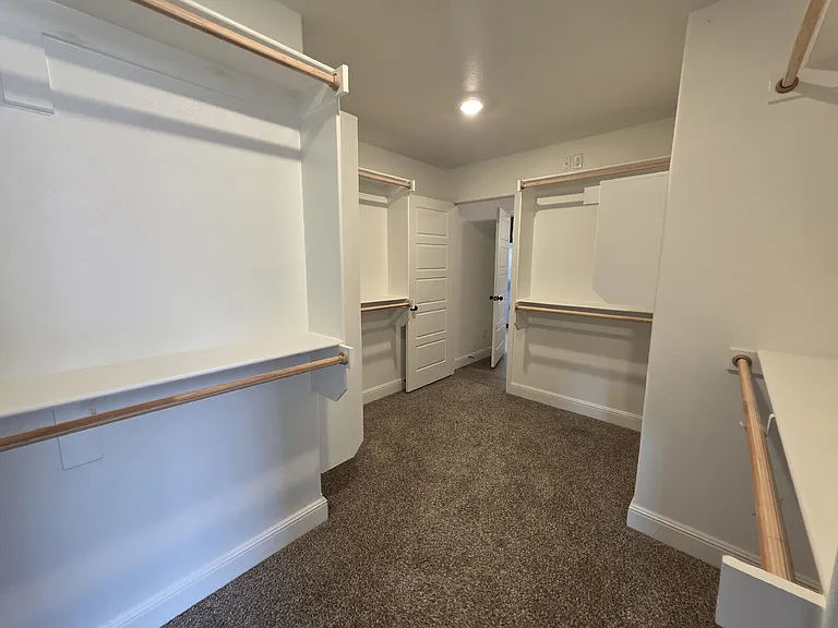 2405 Graham Ln — Photo 10
